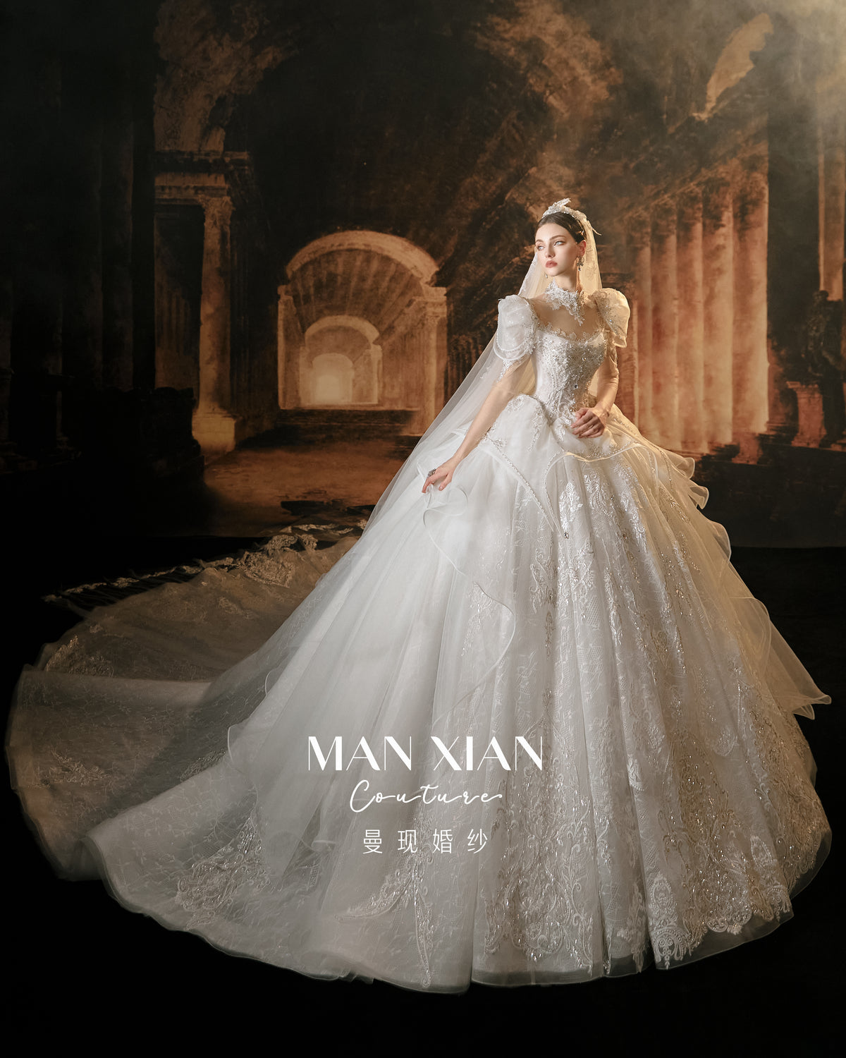 Abito da sposa reale con maniche a sbuffo, perline, gonna a palloncino, strascico a cattedrale e colletto vistoso