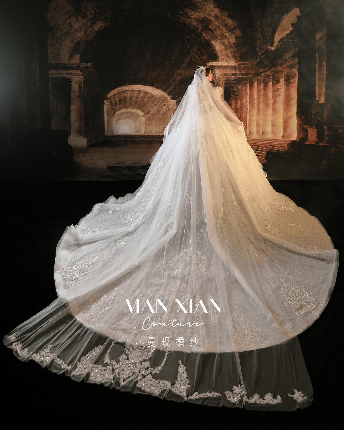 Abito da sposa reale con maniche a sbuffo, perline, gonna a palloncino, strascico a cattedrale e colletto vistoso