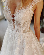 Vestido de novia largo de corte A con apliques de encaje, espalda descubierta y cola de iglesia