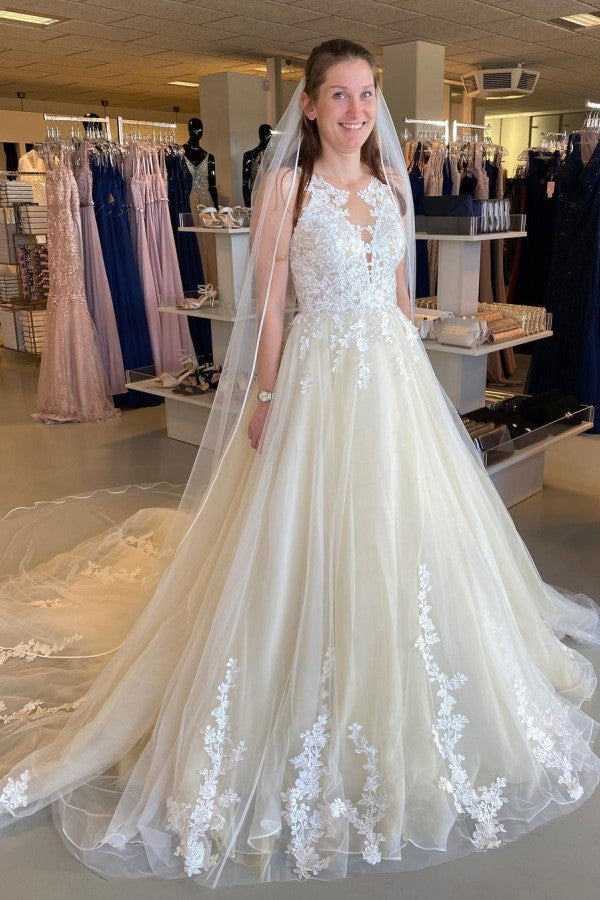 Vestido de novia largo de corte A con apliques de encaje, tul y volantes, espalda descubierta