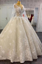 Vestido de Noiva Longo em Linha A com Decote Bateau, Apliques de Renda, Lantejoulas e Tule