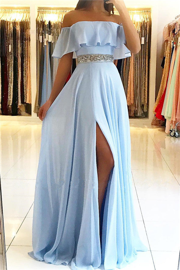 Robe de bal longue en mousseline bleu ciel à épaules dénudées avec fente, coupe évasée