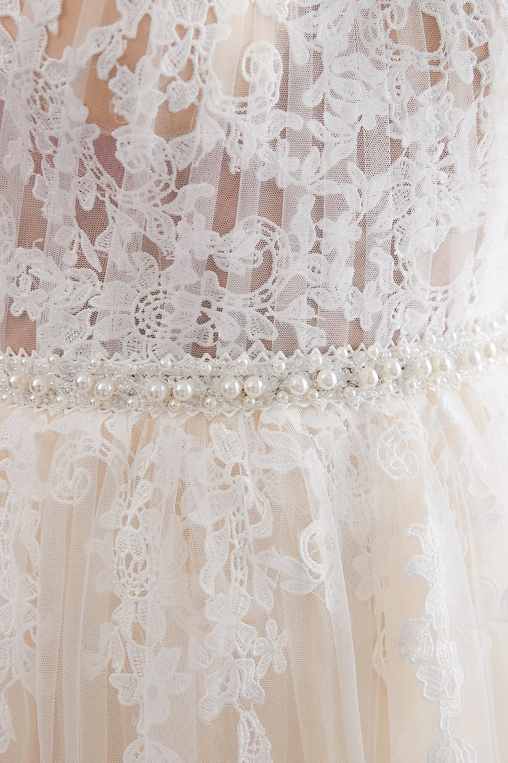 Abiti da sera lunghi a linea ad A con applicazioni, pizzo e tulle con collo all'americana