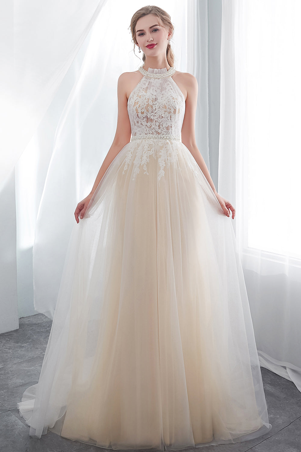 Abiti da sera lunghi a linea ad A con applicazioni, pizzo e tulle con collo all'americana