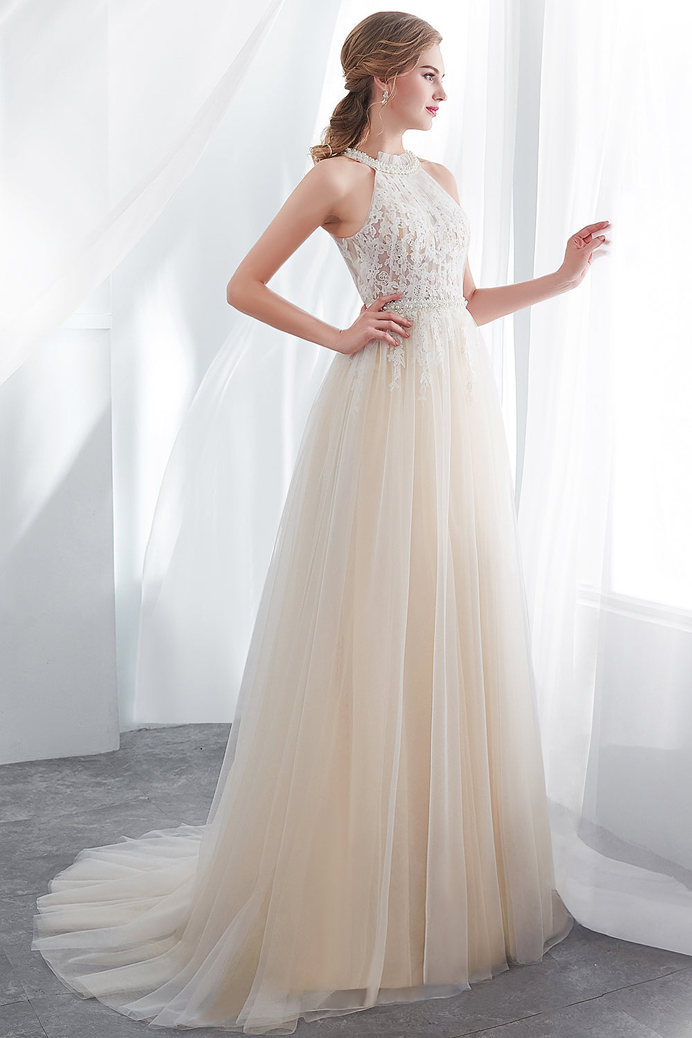 Abiti da sera lunghi a linea ad A con applicazioni, pizzo e tulle con collo all'americana
