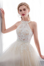 Abiti da sera lunghi a linea ad A con applicazioni, pizzo e tulle con collo all'americana