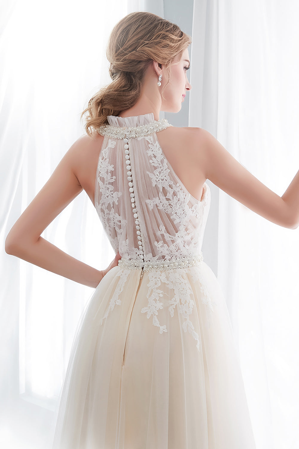 Abiti da sera lunghi a linea ad A con applicazioni, pizzo e tulle con collo all'americana
