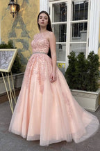 Robes de bal formelles longues en tulle avec dos nu, col licou et jupe évasée en A en dentelle