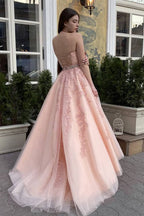 Robes de bal formelles longues en tulle avec dos nu, col licou et jupe évasée en A en dentelle