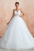 Vestido de novia largo de tul con escote halter, espalda abierta y apliques