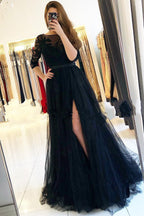 Robe de bal noire longue en tulle avec dentelle, coupe évasée, fente avant et manches