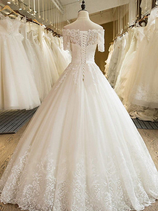 Vestidos de noiva longos em linha A, ombros descobertos, com cauda de corte, renda e tule, com mangas