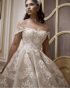 Vestido de Noiva Longo em Linha A com Renda e Aplicações Ombro a Ombro