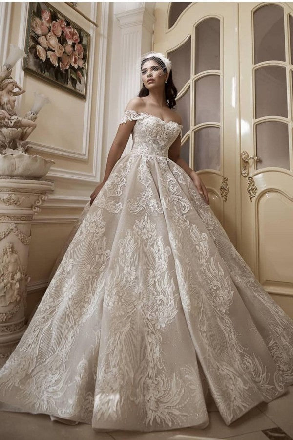 Vestido de Noiva Longo em Linha A com Renda e Aplicações Ombro a Ombro