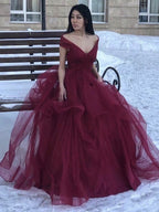 Robe de soirée longue évasée, épaules dénudées, en tulle duveteux, col en V, pour bal ou cérémonie