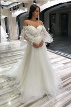 Vestido de novia largo de tul con encaje, escote en A, hombros descubiertos, apliques de corazón y mangas