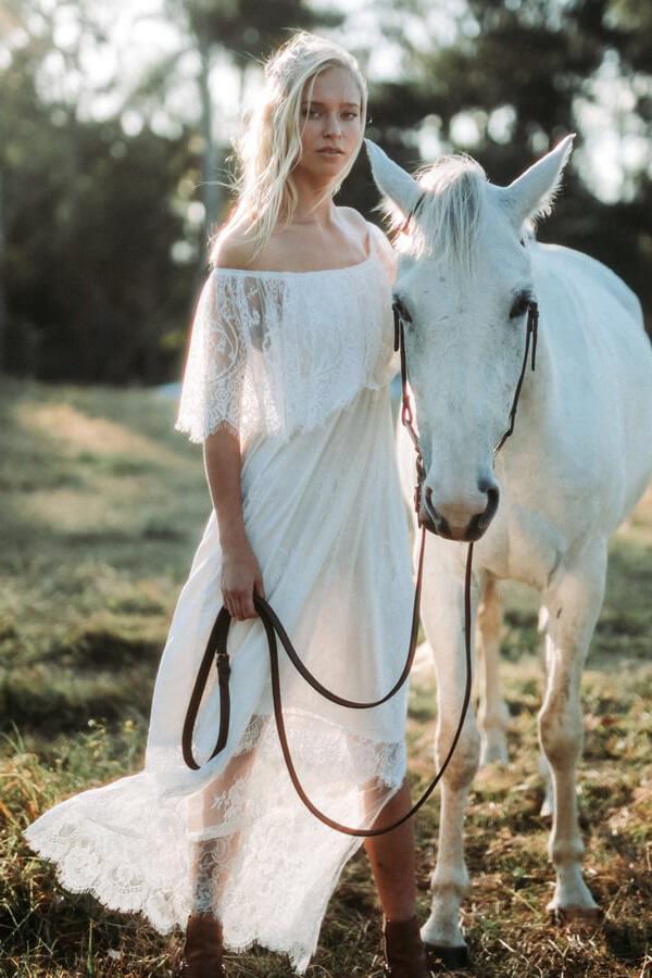 Abito da sposa lungo a linea ad A con scollo a barca in tulle e pizzo