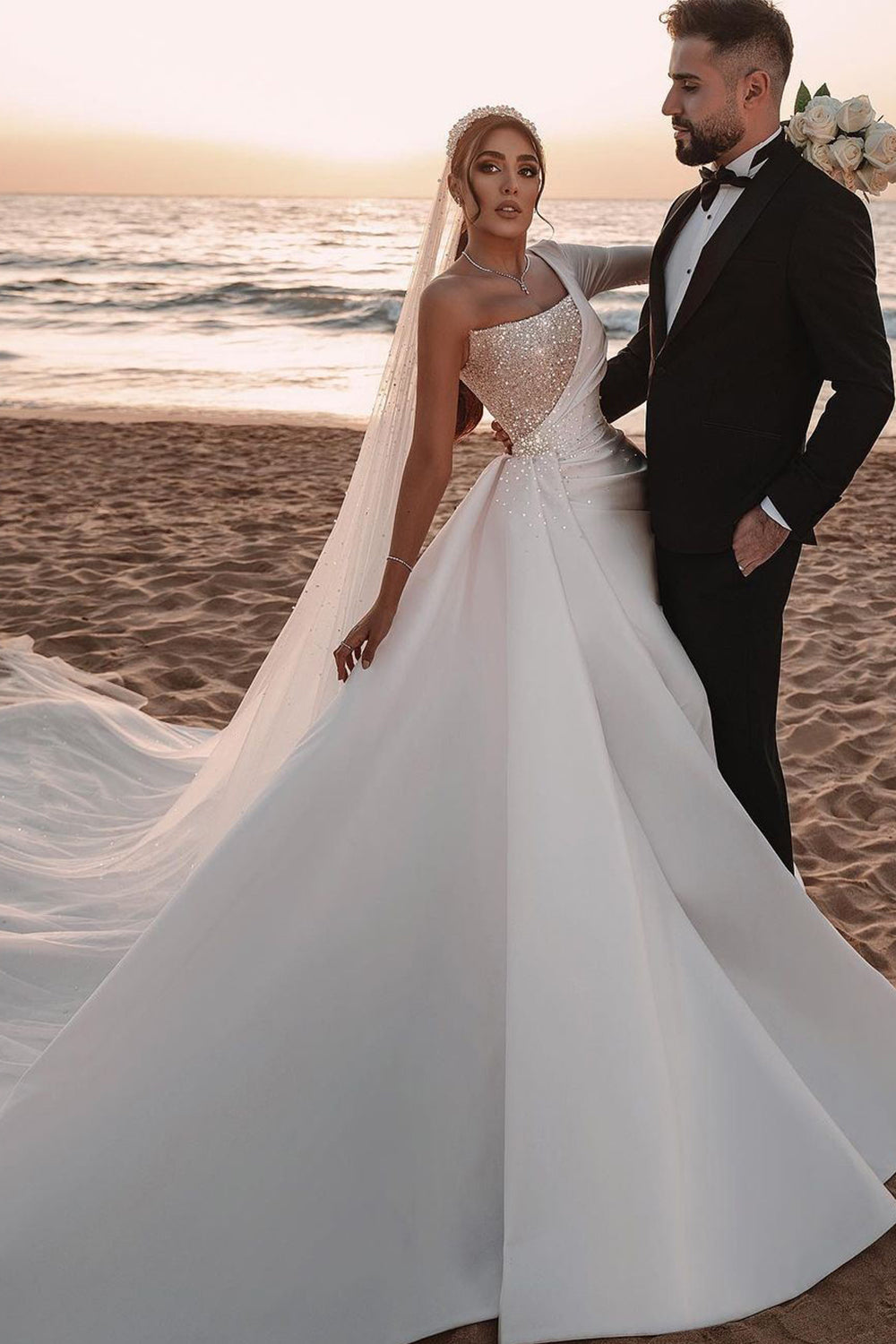 Langes A-Linien-Brautkleid aus Satin mit One-Shoulder-Träger und Pailletten