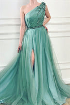 Robe de bal longue en tulle à taille évasée, une épaule, avec fente