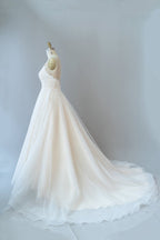 Abito da sposa lungo a linea ad A con spalline sottili, pizzo, tulle e schiena scoperta