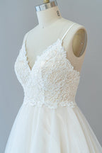 Abito da sposa lungo a linea ad A con spalline sottili, pizzo, tulle e schiena scoperta