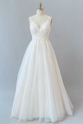 Abito da sposa lungo a linea ad A con spalline sottili, pizzo, tulle e schiena scoperta