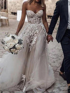 Vestidos de Noiva Longos em A, Sem Alças, com Saia em Escova, Renda, Tule e Sem Mangas