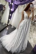 Vestido de Noiva Comprido em Linha A com Alças, Decote em V, Apliques, Pérolas e Costas Descobertas