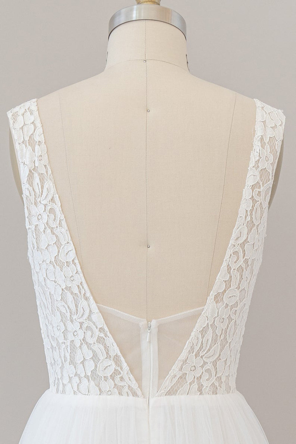 Langes A-Linien-Brautkleid aus Chiffon mit V-Ausschnitt und offenem Rücken