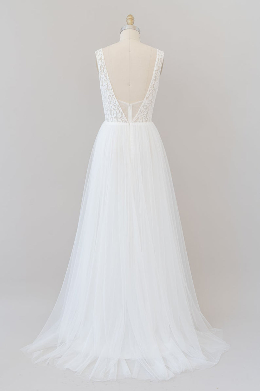 Vestido de novia largo de gasa con escote en V, tirantes finos y espalda abierta