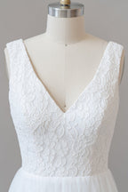 Vestido de novia largo de gasa con escote en V, tirantes finos y espalda abierta
