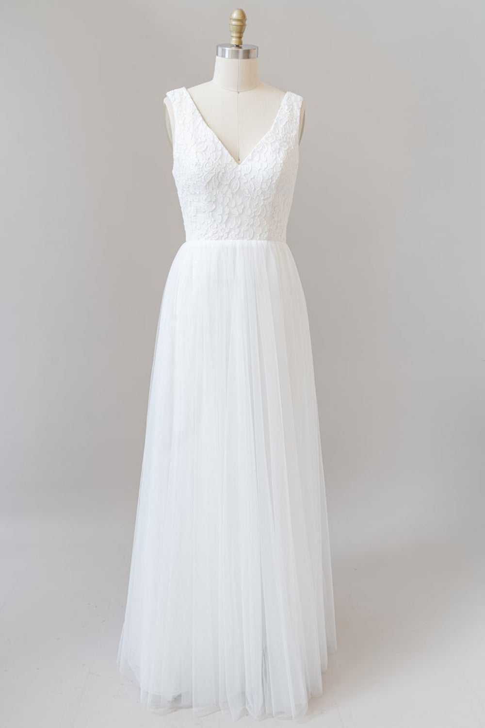 Vestido de novia largo de gasa con escote en V, tirantes finos y espalda abierta