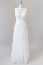 Vestido de novia largo de gasa con escote en V, tirantes finos y espalda abierta