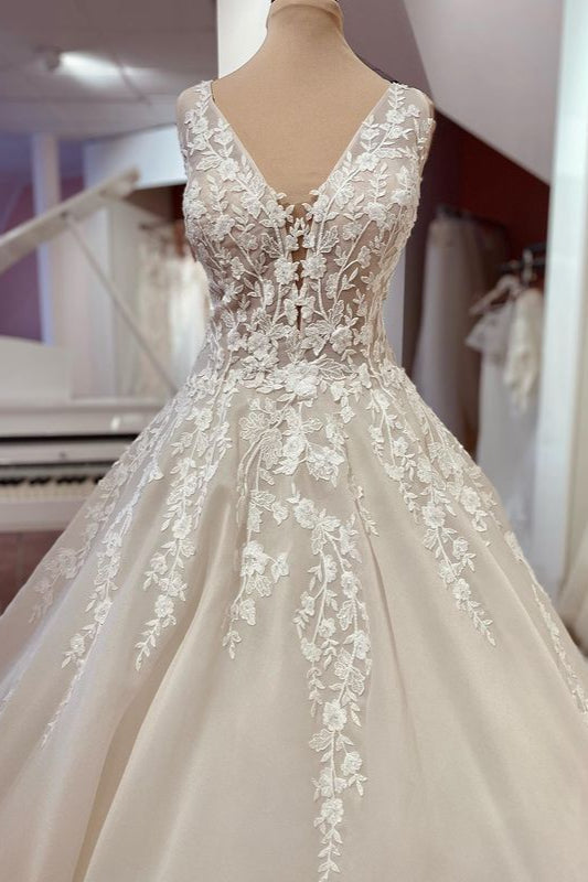 Vestido de Noiva Comprido em Linha A com Decote Coração, Aplicações e Renda nas Costas Sem Forro