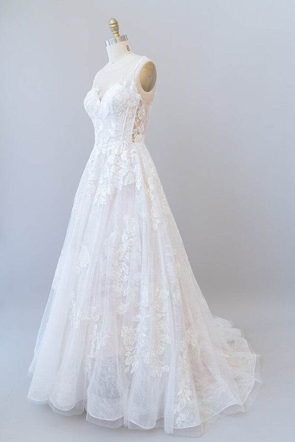 Vestido de novia largo de tul con encaje y apliques de corazón en forma de A