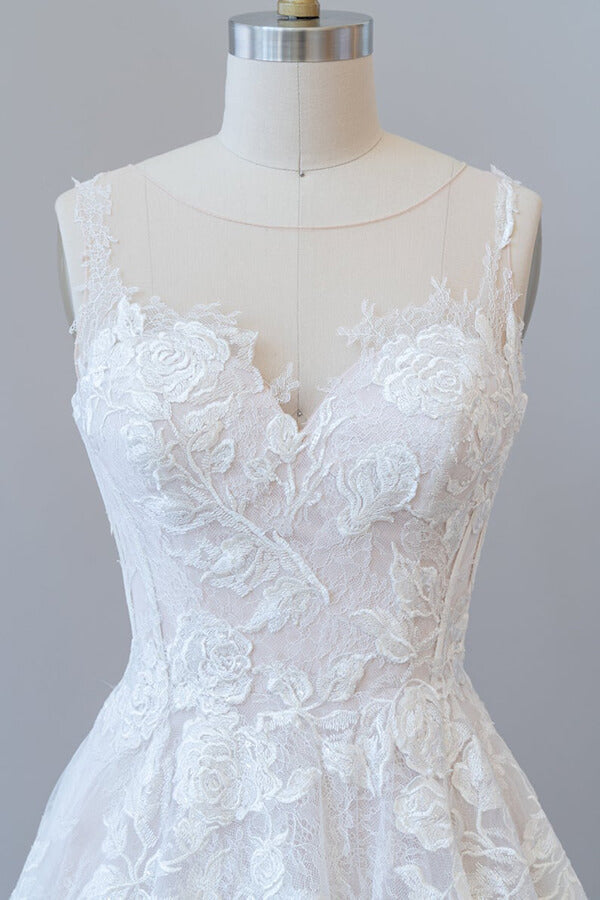 Vestido de novia largo de tul con encaje y apliques de corazón en forma de A