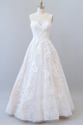Vestido de novia largo de tul con encaje y apliques de corazón en forma de A