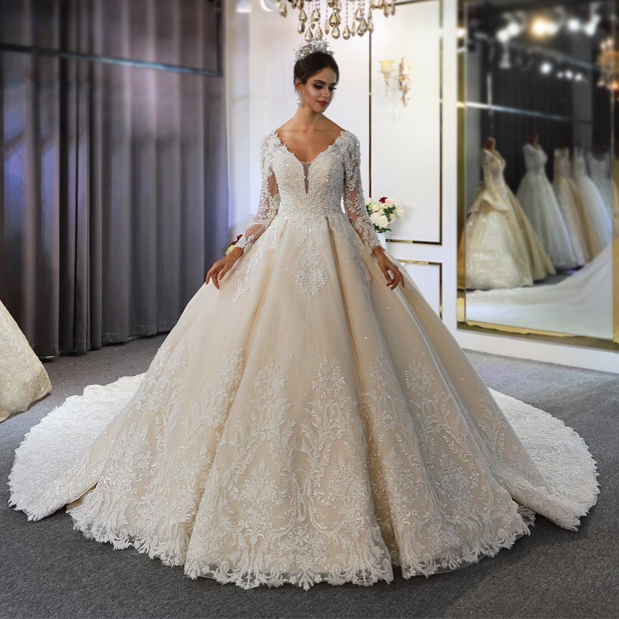 Vestido de novia largo de corte A con escote en forma de corazón, espalda descubierta, apliques de encaje y lentejuelas, con mangas