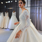 Vestido de novia largo de corte A con escote en forma de corazón, espalda descubierta, apliques de encaje y lentejuelas, con mangas
