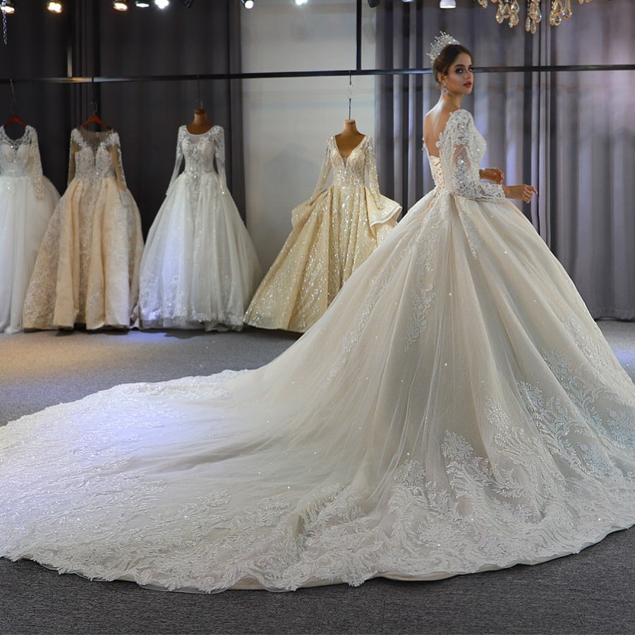 Vestido de novia largo de corte A con escote en forma de corazón, espalda descubierta, apliques de encaje y lentejuelas, con mangas