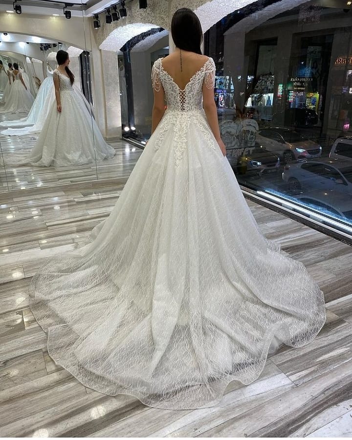 Abito da sposa lungo a linea ad A con scollo a cuore, schiena scoperta, paillettes, applicazioni e pizzo