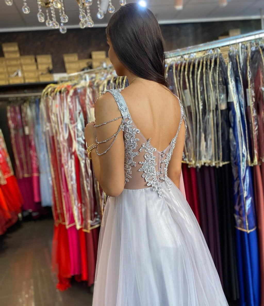 Robe de bal longue en tulle sans dos, à jupe évasée, décolleté cœur, ornée de dentelle et de perles