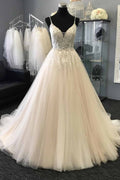 Vestido de novia largo de tul con encaje y escote en forma de A