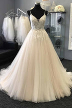 Vestido de novia largo de tul con encaje y escote en forma de A