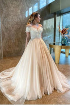 Vestido de Noiva Longo em Linha A com Decote Coração, Ombros Descobertos, Costas Nuas, Tule e Rendas Aplicadas