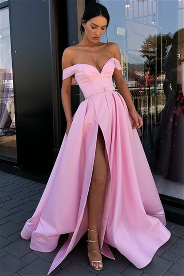 Robe de bal rose longue en ligne A, décolleté cœur et épaules dénudées avec fente