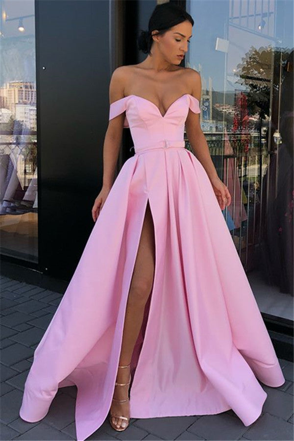 Robe de bal rose longue en ligne A, décolleté cœur et épaules dénudées avec fente