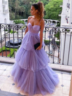 Robe de bal formelle longue en tulle à jupe évasée, décolleté cœur, bretelles fines spaghetti et dos ouvert