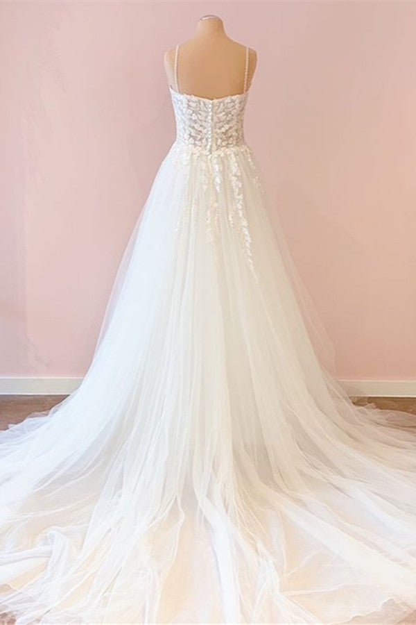 Vestido de Noiva em Tule com Aplicações de Renda, Decote Coração e Corte Evasê Longo