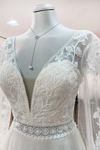Vestido de novia largo de corte A con escote en forma de corazón, tul, cuentas, apliques de encaje y mangas